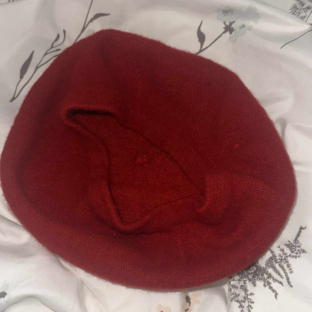 Red Binet hat! - Picture 2 of 2